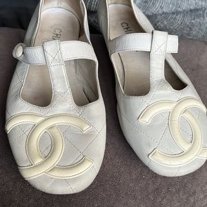 SERIOUS FIRM PRICE*Authentic*Chanel White Quilted Leather T Strap CC Ballet Flat